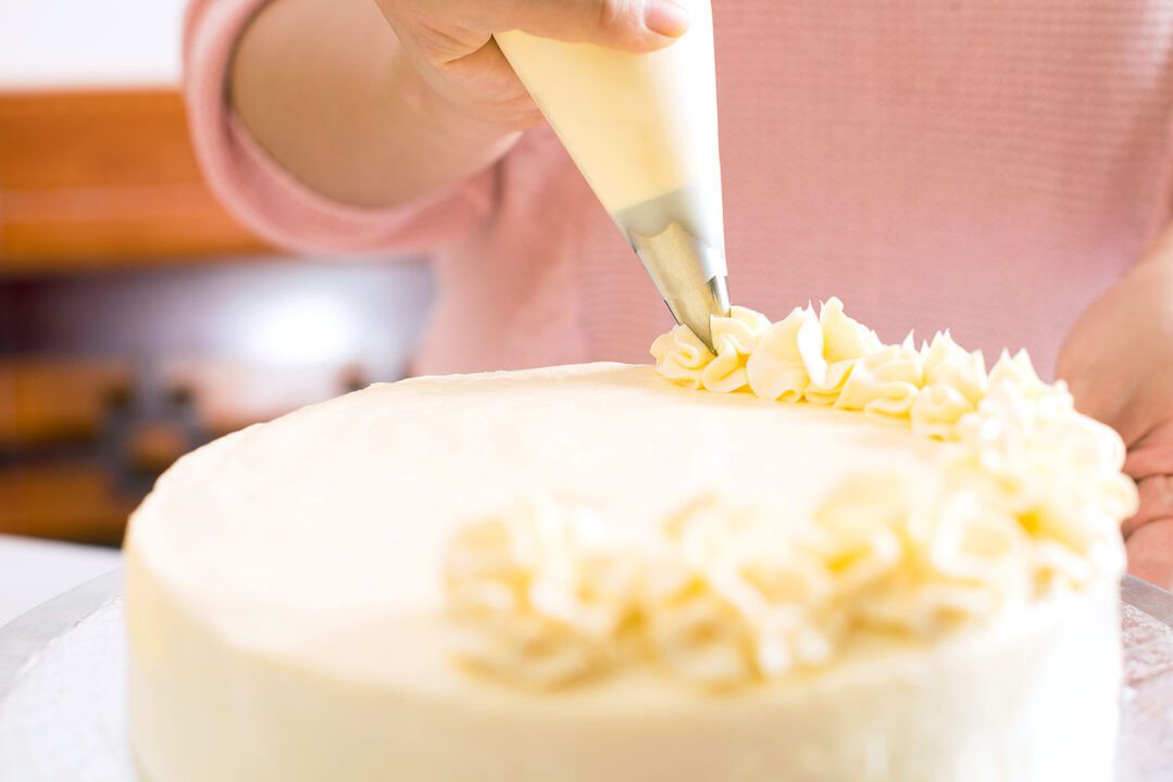 Cách làm kem trang trí bánh