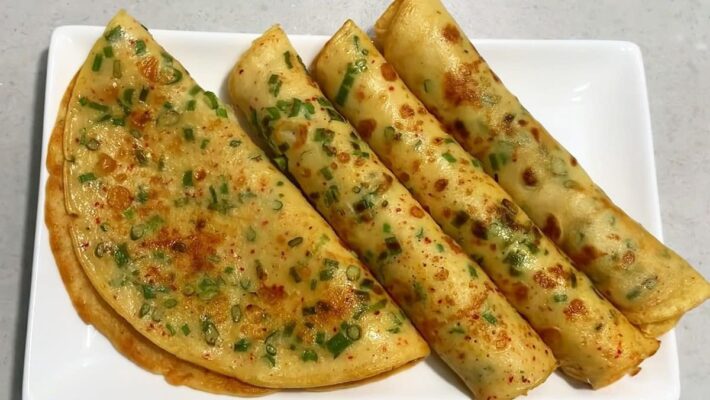 Bánh bột mì chiên hành thơm lừng, nóng hổi Bánh bột mì chiên hành thơm lừng, nóng hổi
