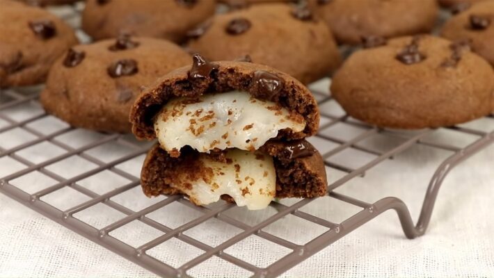 Thành phẩm bánh cực hút mắt với lớp tổng thể hòa quyện nhau ấn tượng