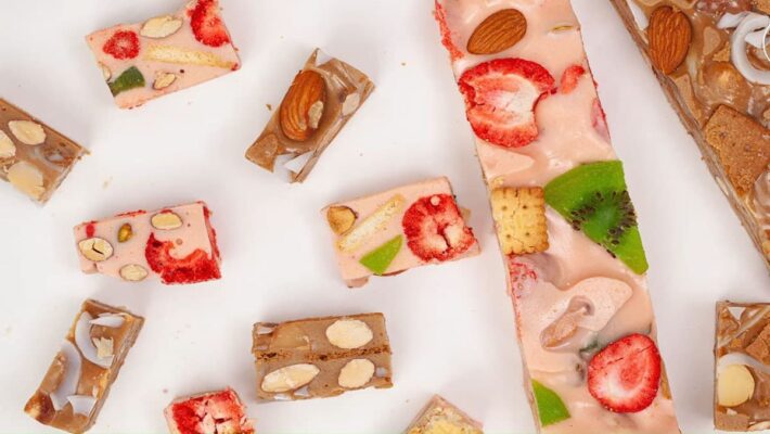 Kẹo nougat hay còn được gọi là kẹp hạnh phúc, được du nhập vào Việt Nam những năm gần đây Kẹo nougat hay còn được gọi là kẹp hạnh phúc, được du nhập vào Việt Nam những năm gần đây